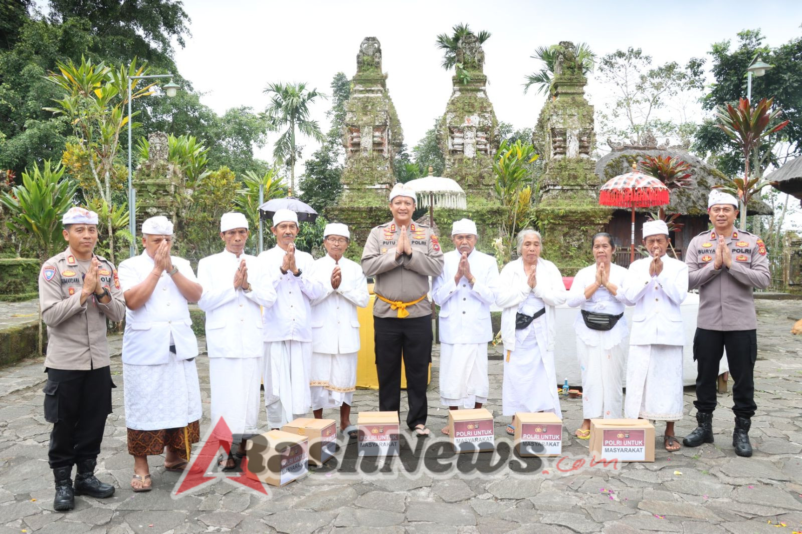 Kapolres Tabanan Ajak Tokoh Masyarakat Perkuat Kebersamaan Lewat Minggu Kasih di Pura Luhur Muncaksari