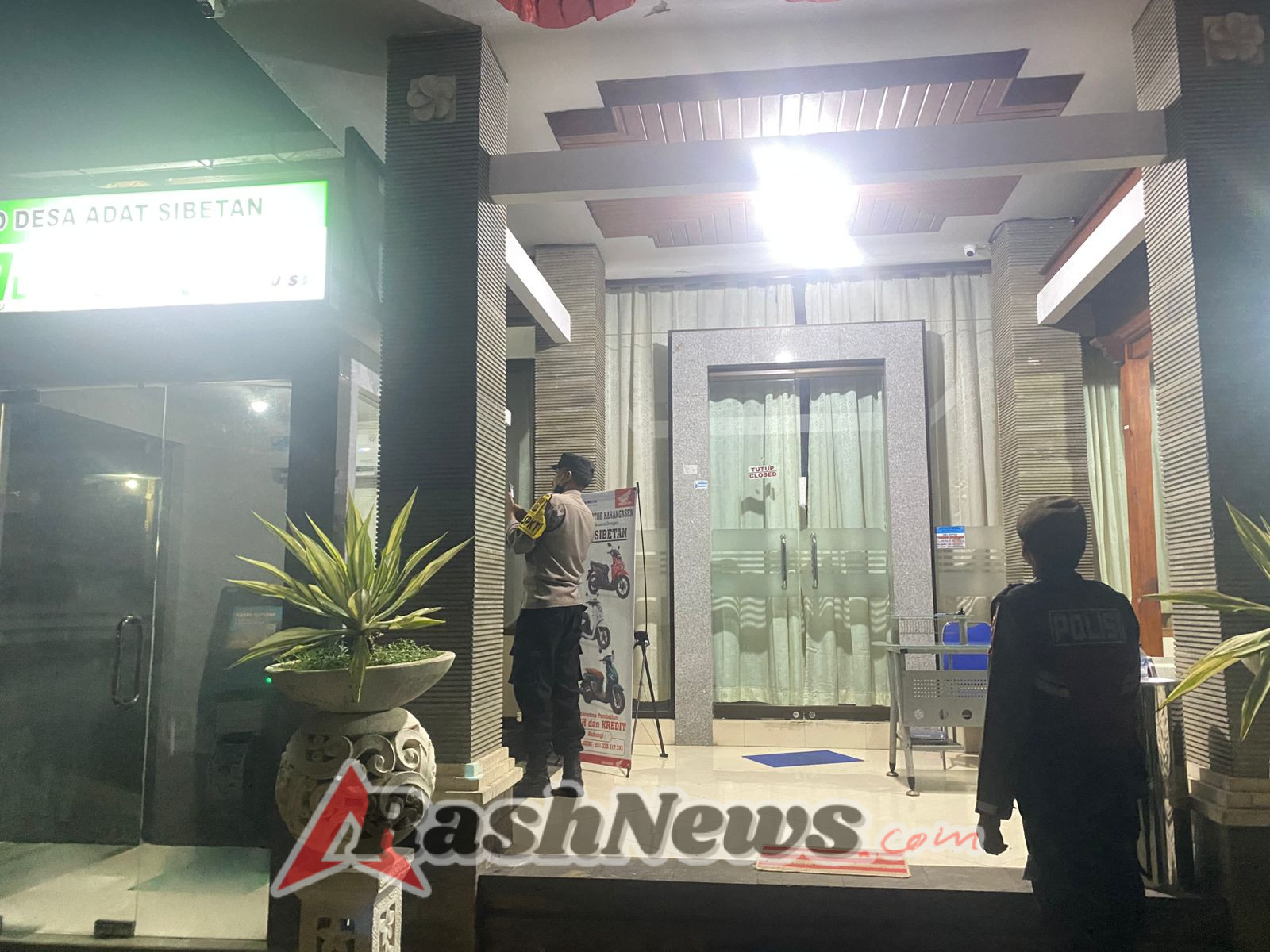 “Blue Light Patrol ” Polsek Bebandem Cegah Gangguan Kriminalitas Pada Jam Rawan Agar Terciptanya Situasi Yang Aman Dan Kondusif.