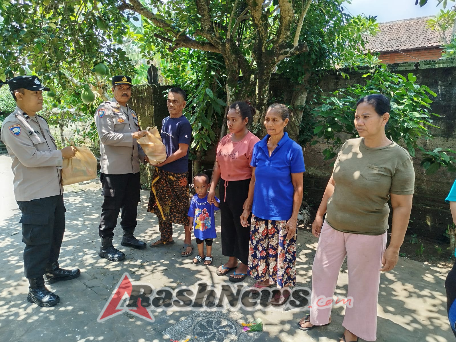 Minggu Kasih di Sibanggede, Polres Badung Berbagi Perhatian untuk Para Lansia