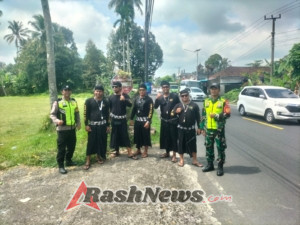 Pengamanan Upacara Adat, Babinsa Luwus Turut Serta Kawal Kegiatan Upacara Ngaben