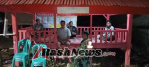 Babinsa Koramil 1628-01/Taliwang Ajak Warga Bugis Jaga Keamanan Lewat Ronda Malam