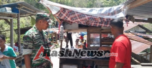 Komsos dan Pamwil Babinsa di Pasar Watuneso, Wujudkan Pasar Aman dan Nyaman