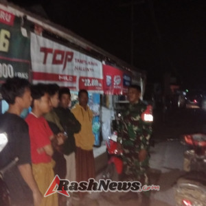‎Babinsa Tekankan Pentingnya Menjaga Ketertiban Lingkungan Saat Malam Hari