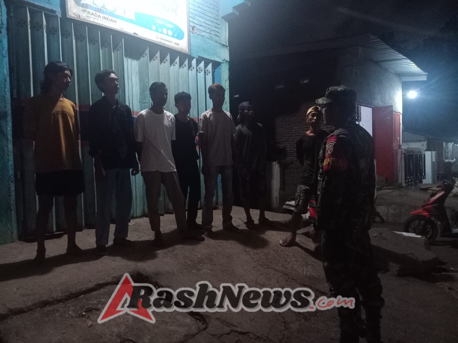 Kegiatan Siskamling Koramil 1608-02/Bolo Berjalan Lancar dan Aman, Warga Diminta Berpartisipasi