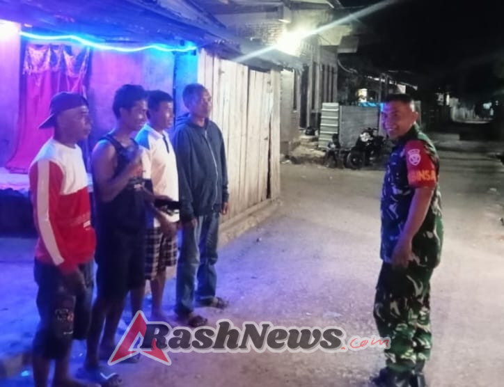 Patroli Babinsa Jaga Keamanan Desa Simpasai