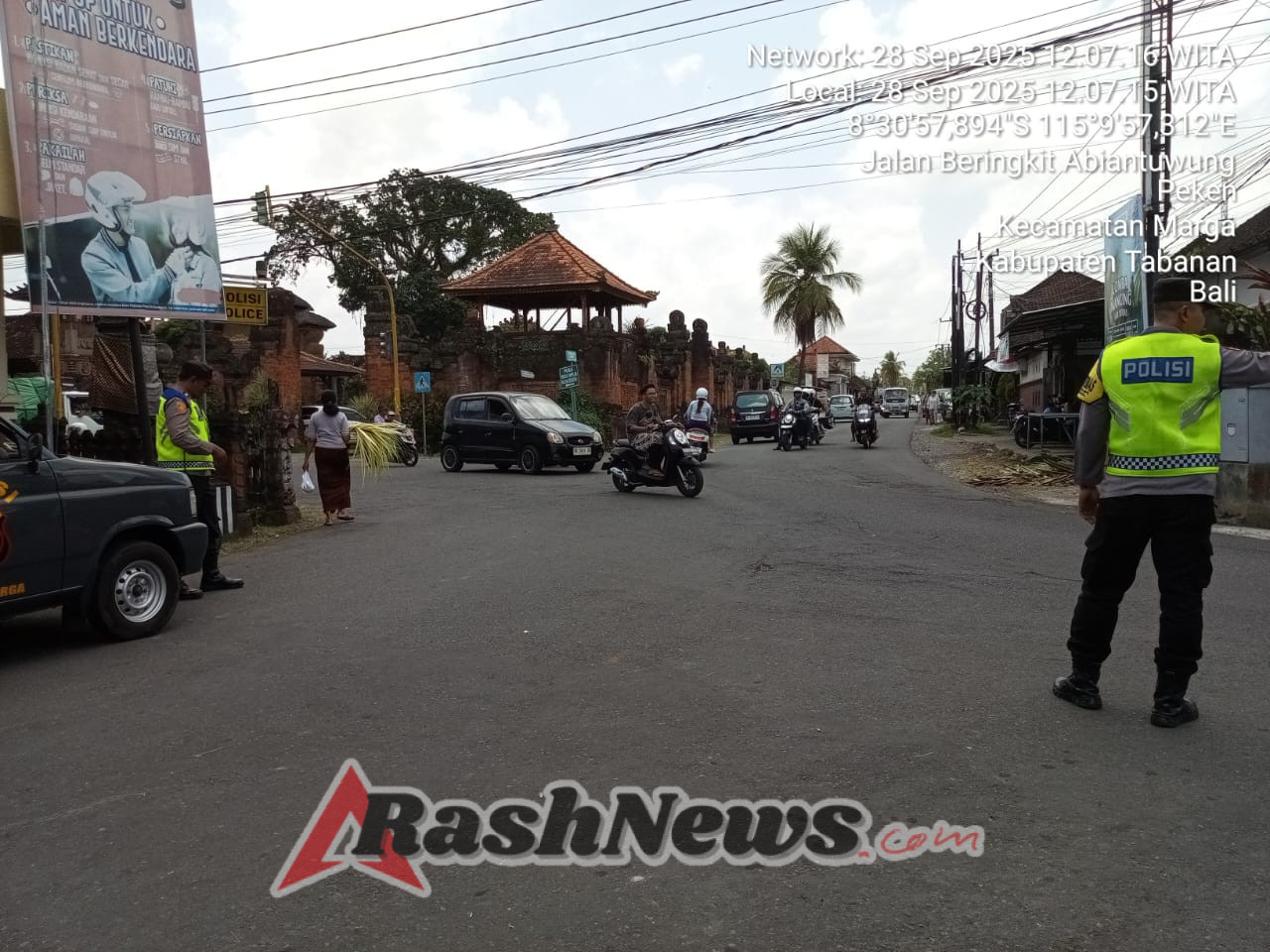 Guna Mencegah Kemacetan Polsek Marga Melaksanakan Strong Point Siang