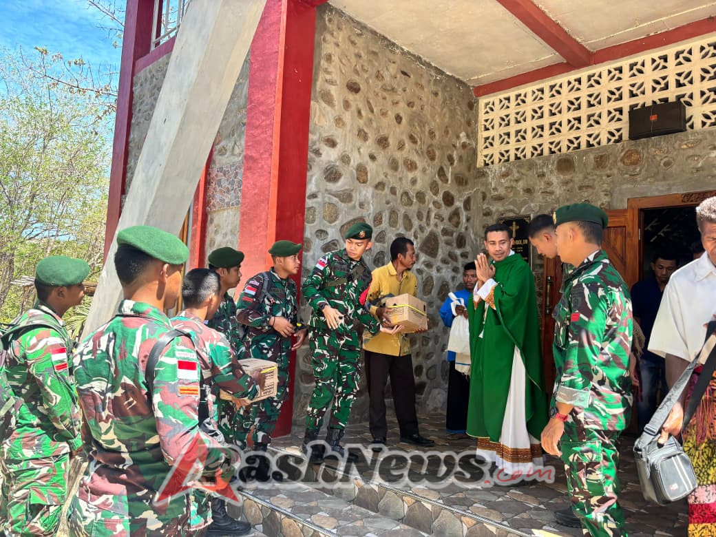 Suasana Hangat Ibadah Minggu, Prajurit Pos Aplal datangi Gereja berikan Bantuan