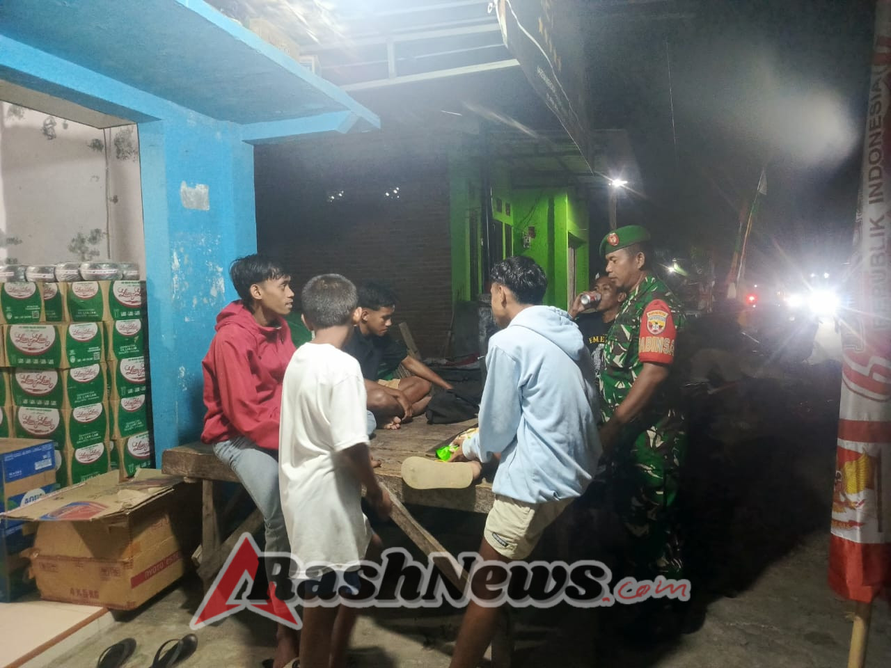 Babinsa Hu’u Gelar Patroli Malam Bersama Warga Desa Woko