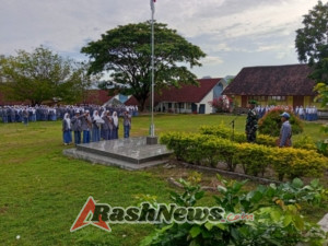 Upacara Bendera di SMAN 1 Jereweh Dipimpin Kapten Cba Suwondo