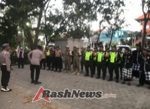 Tingkatkan Kamtibmas, Polsek Dentim bersama TNI, Satpol PP, Linmas dan Pecalang Gelar Patroli KRYD Yustisi di Kawasan Bajra Sandi