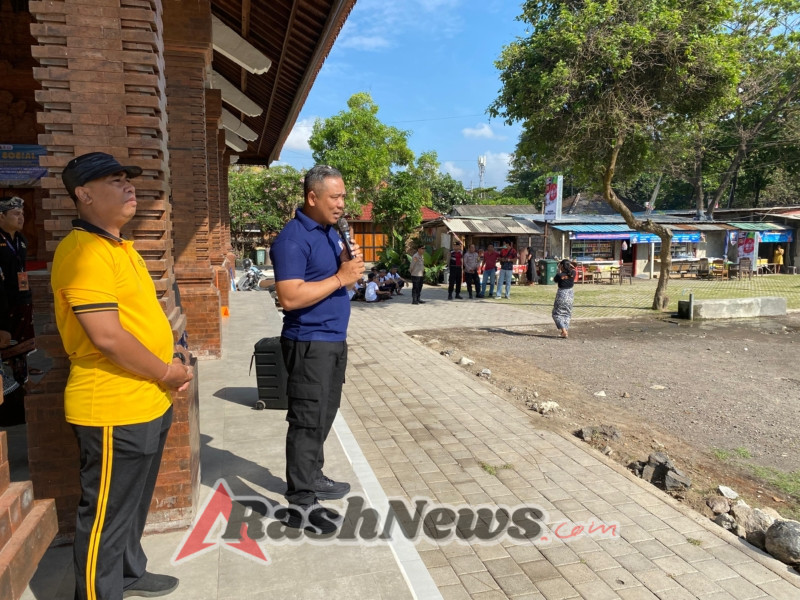 Ratusan Maba FEB Unmas Denpasar Ikuti Aksi Bersih-Bersih Pantai Padang Galak, Kapolsek Dentim Beri Himbauan Kamtibmas
