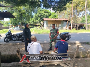 Babinsa Ende Aktif Pantau Kondisi Keamanan Desa Riaraja, Ajak Warga Waspada
