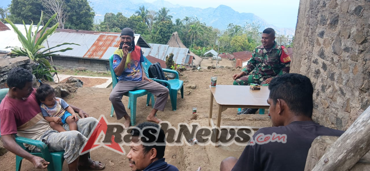 TNI AD Hadir di Tengah Warga, Babinsa Wolowaru Ajak Jaga Lingkungan dan Keamanan