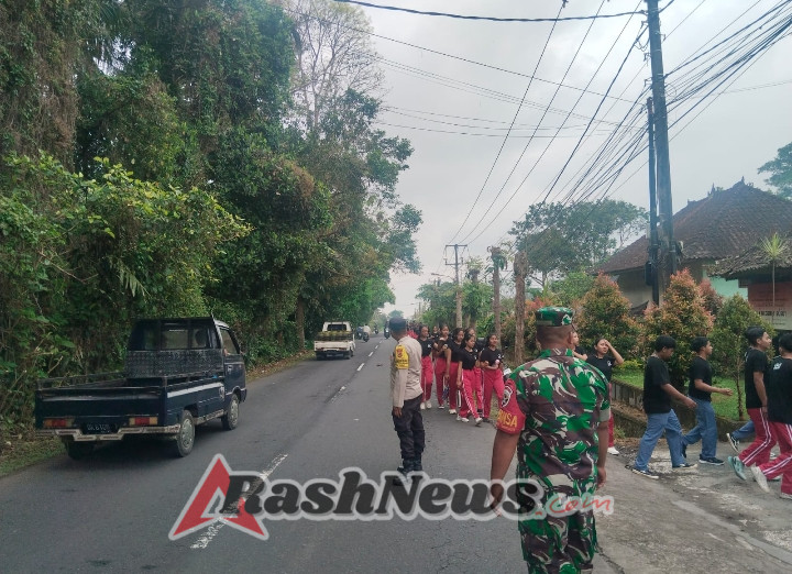 Sinergi dengan Sekolah, Babinsa Desa Sulahan Dukung Jalan Santai HUT ke-32 SMA N 1 Susut