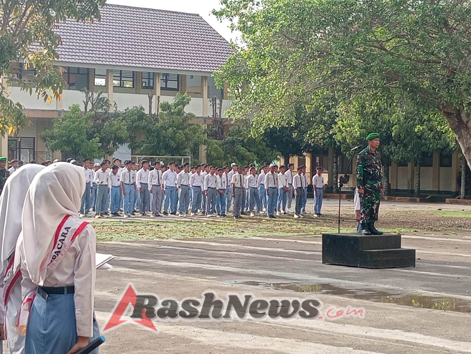 Babinsa Koramil 01 Dompu Berikan Wasbang ke Siswa SMA Negeri 2 Dompu