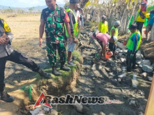 Babinsa Hu’u Dampingi Peletakan Batu Pertama Pembangunan Irigasi P3TGAI