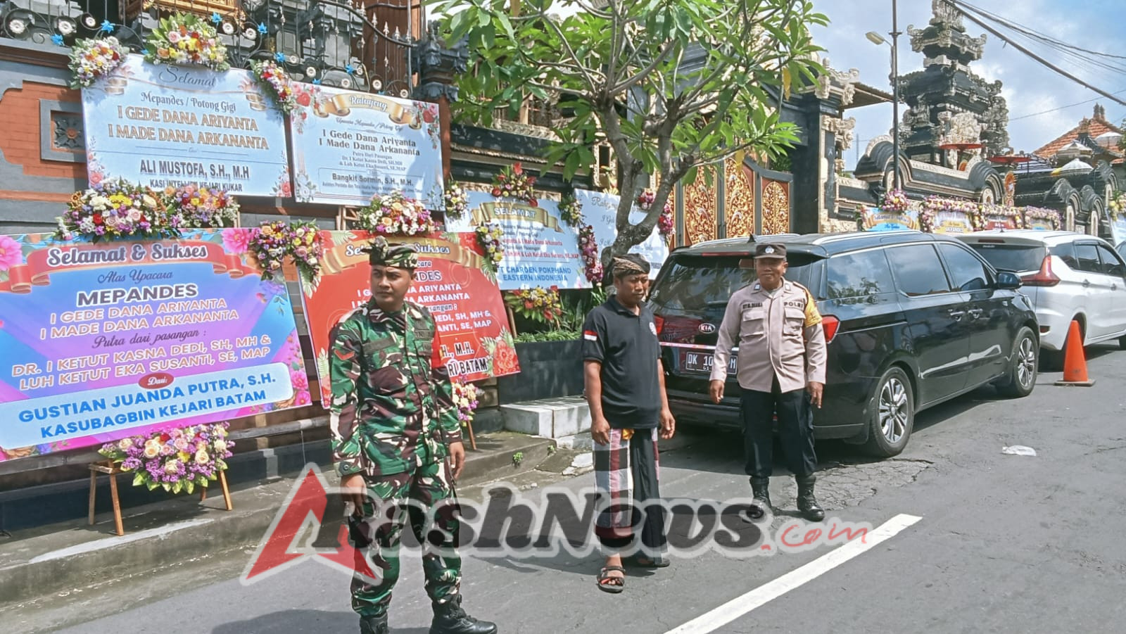Selalu Kompak, Babinsa Kamasan Bersinergi Bersama Bhabinkamtibmas Dan pecalang Amankan Upacara Potong Gigi