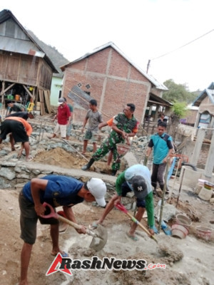 Gotong Royong Desa Ntonggu Dorong Pemulihan Rumah Korban Kebakaran dengan Dukungan Babinsa