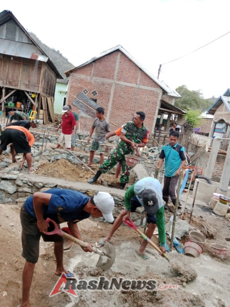 Gotong Royong Desa Ntonggu Dorong Pemulihan Rumah Korban Kebakaran dengan Dukungan Babinsa