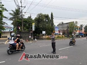 Sebagai Bentuk Kepedulian Polri Terhadap Masyarakat Personil Sat Binmas Laksanakan Strong Point Pagi