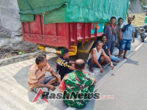 TNI Terdepan, Babinsa Koramil 1602-01 Sambangi Masyarakat Sopir Truk