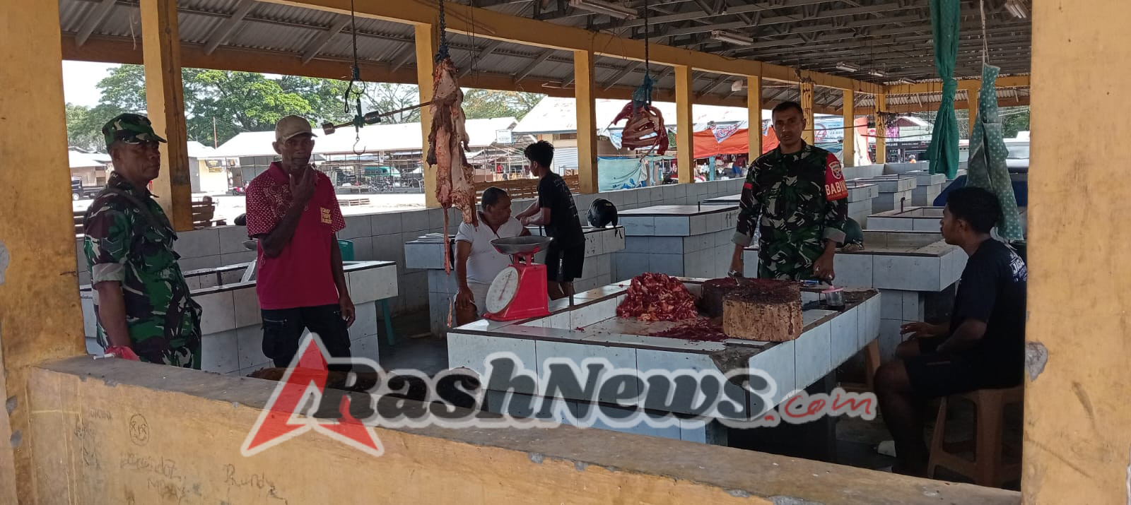 Penertiban Pedagang Ikan oleh Babinsa Koramil Aesesa Berjalan Aman dan Lancar