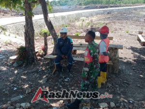 Personel Kodim 1627/RN Kawal Pekerjaan Pembangunan K-SIGN di Desa Matasio, Serubeba, dan Daima