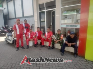 TNI AD Hadir di Tengah Masyarakat: Babinsa Ende Sambangi Pom Bensin Paupire