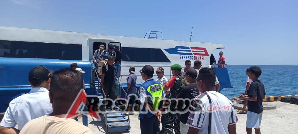 Monitoring Piket Koramil 1627-01/Baa Pastikan Kelancaran Transportasi Laut