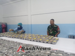 Program Makan Bergizi Gratis di Kota Bima Digelar, Babinsa Serda Abubakar Turut Mendampingi