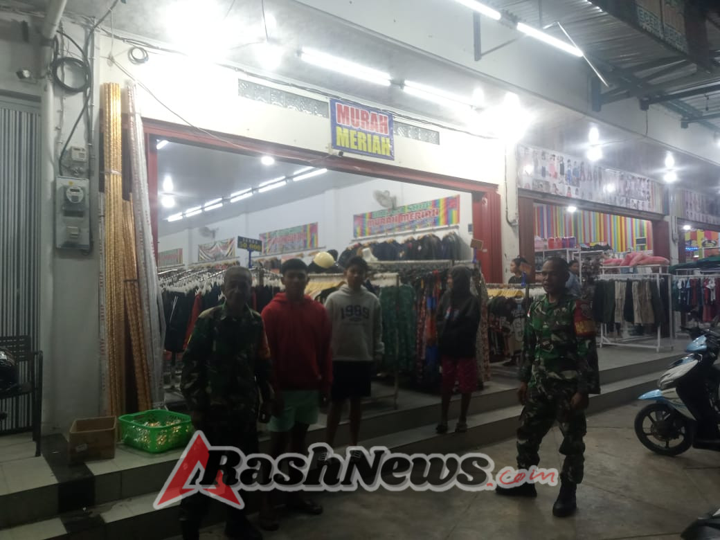 Babinsa Koramil Baa Tingkatkan Keamanan Wilayah Lewat Patroli Malam