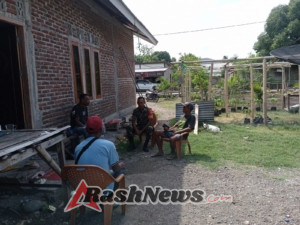 Babinsa Aktif Dekatkan Diri dengan Warga Lewat Komsos di Kelurahan Mbay I