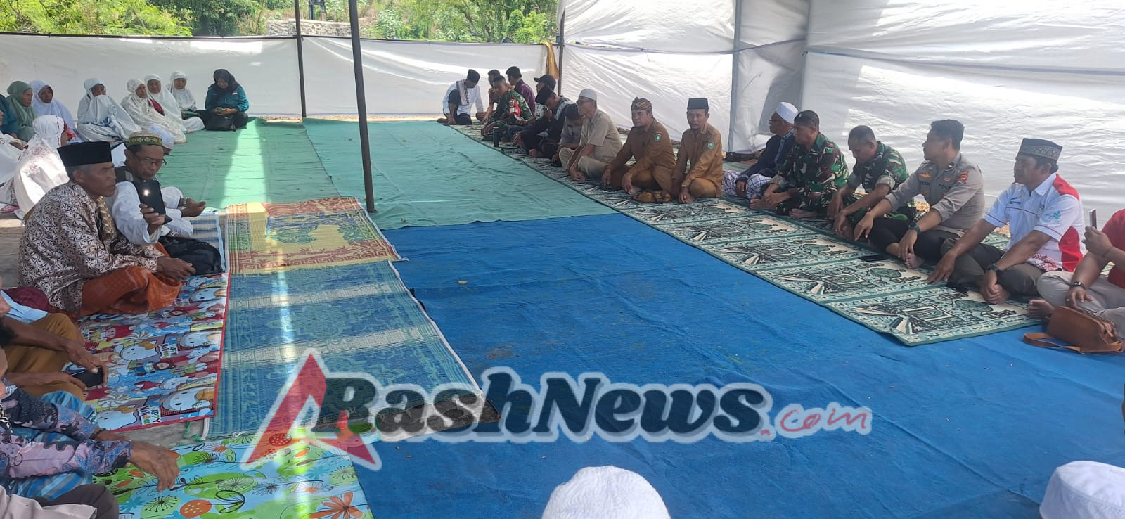 Danramil 1607-02/Empang Hadiri Tradisi Adat Rembung Rame di Desa Boal