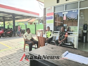 TNI AD Lewat Babinsa Bantu Masyarakat Hadapi Krisis BBM di Ende