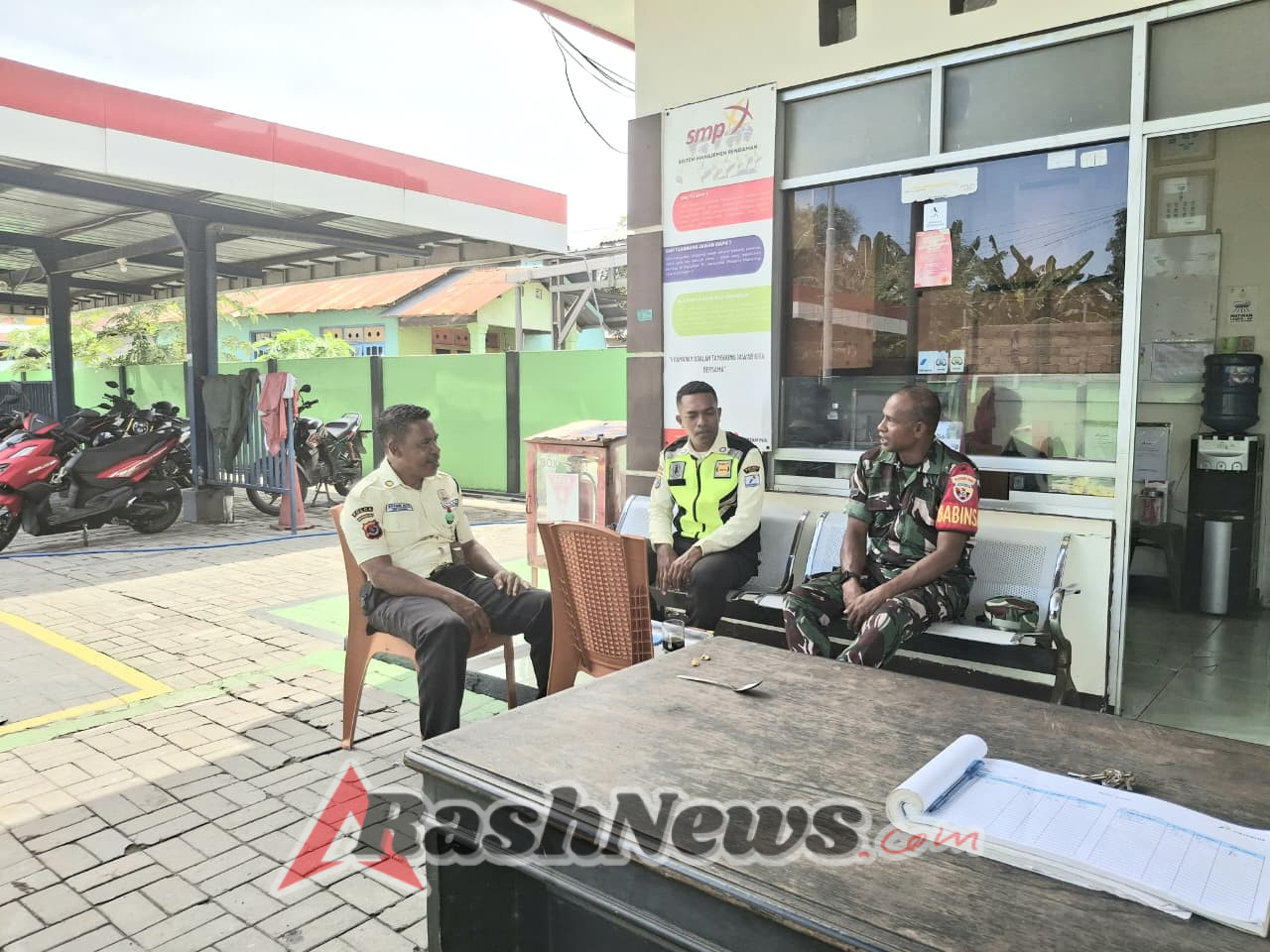 TNI AD Lewat Babinsa Bantu Masyarakat Hadapi Krisis BBM di Ende