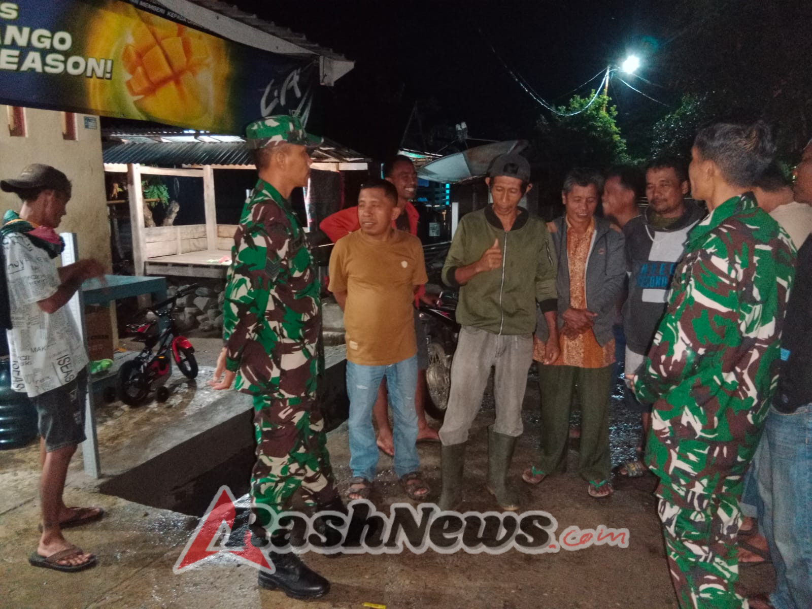 Anggota Koramil Moyo Hulu Gelar Patroli Rutin Jaga Kamtibmas di Wilayah