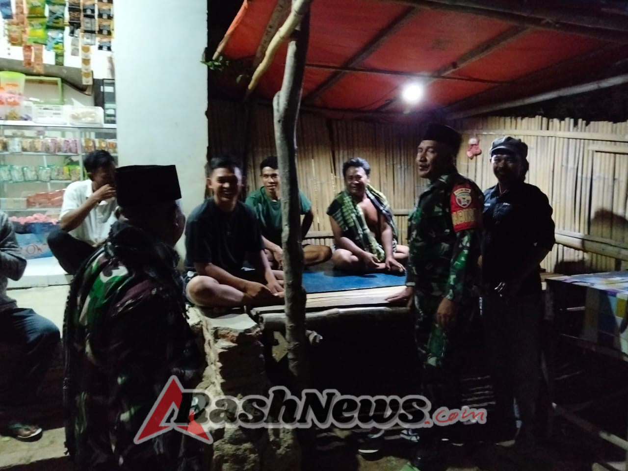 Patroli Siskamling di Kecamatan Wawo, Koramil dan Pol PP Bersinergi Jaga Keamanan Wilayah