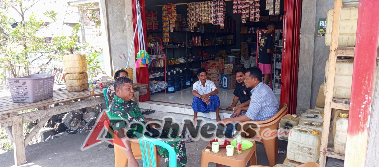 Babinsa Kiwu Gencarkan Komsos, Cegah Pengaruh Negatif di Desa Binaan