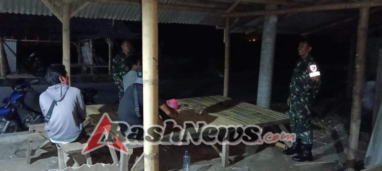 ‎Patroli Humanis, Babinsa Ajak Warga Timba Urip Pererat Kebersamaan dan Kewaspadaan