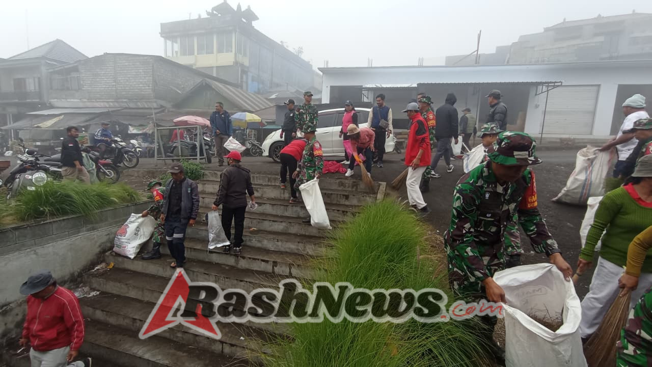 Bakti Sosial Koramil Kintamani: Pasar Singamandawa Jadi Sasaran Pembersihan dalam Rangka HUT TNI ke-80