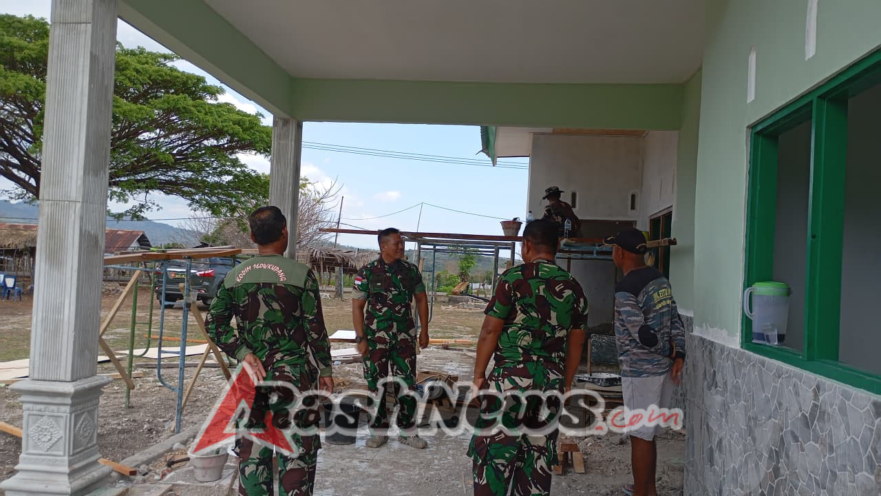 Kolonel Kadek Abriawan Tinjau Pekerjaan Kantor Koramil Sulamu