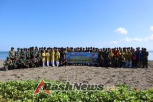 ‎Sinergi TNI, Polri, Pemerintah dan Warga Sumbawa dalam Karya Bakti Pesisir