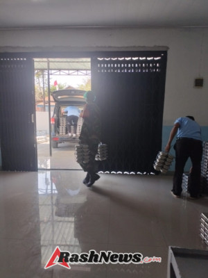 Babinsa Dampingi Pembagian Makanan Bergizi untuk 2.452 Pelajar di Pantai Baru