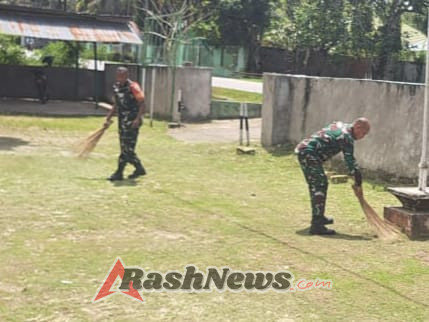 Anggota Koramil 01/Loli Kodim 1613/Sumba Barat Laksanakan Pembersihan Pangkalan