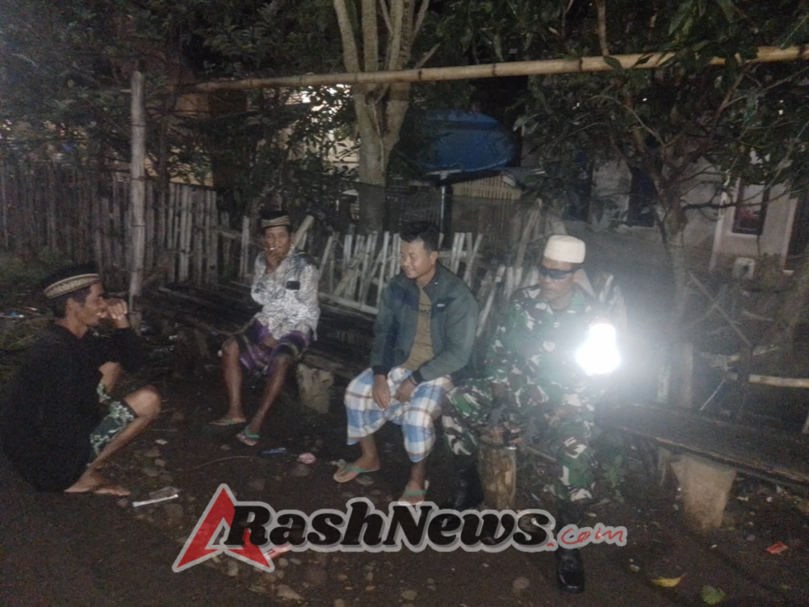 Babinsa Kilo dan Warga Bersinergi Wujudkan Lingkungan Aman