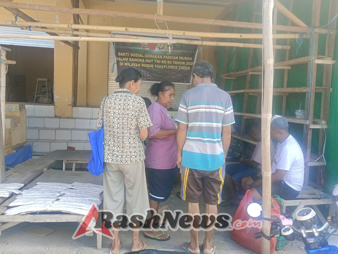 Kodim 1624/Flotim Kembali Salurkan Beras Murah di Pasar Oka