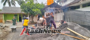 ‎Anggota Koramil 08/Labuhan Haji Bersama Warga Gotong Royong Bangun Gedung Sekolah di Ponpes Ibnu Mas’ud