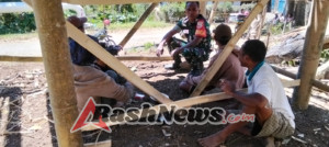 Babinsa Ende Berikan Himbauan dan Dukungan Langsung ke Masyarakat Desa Roga Saat Cuaca Ekstrem