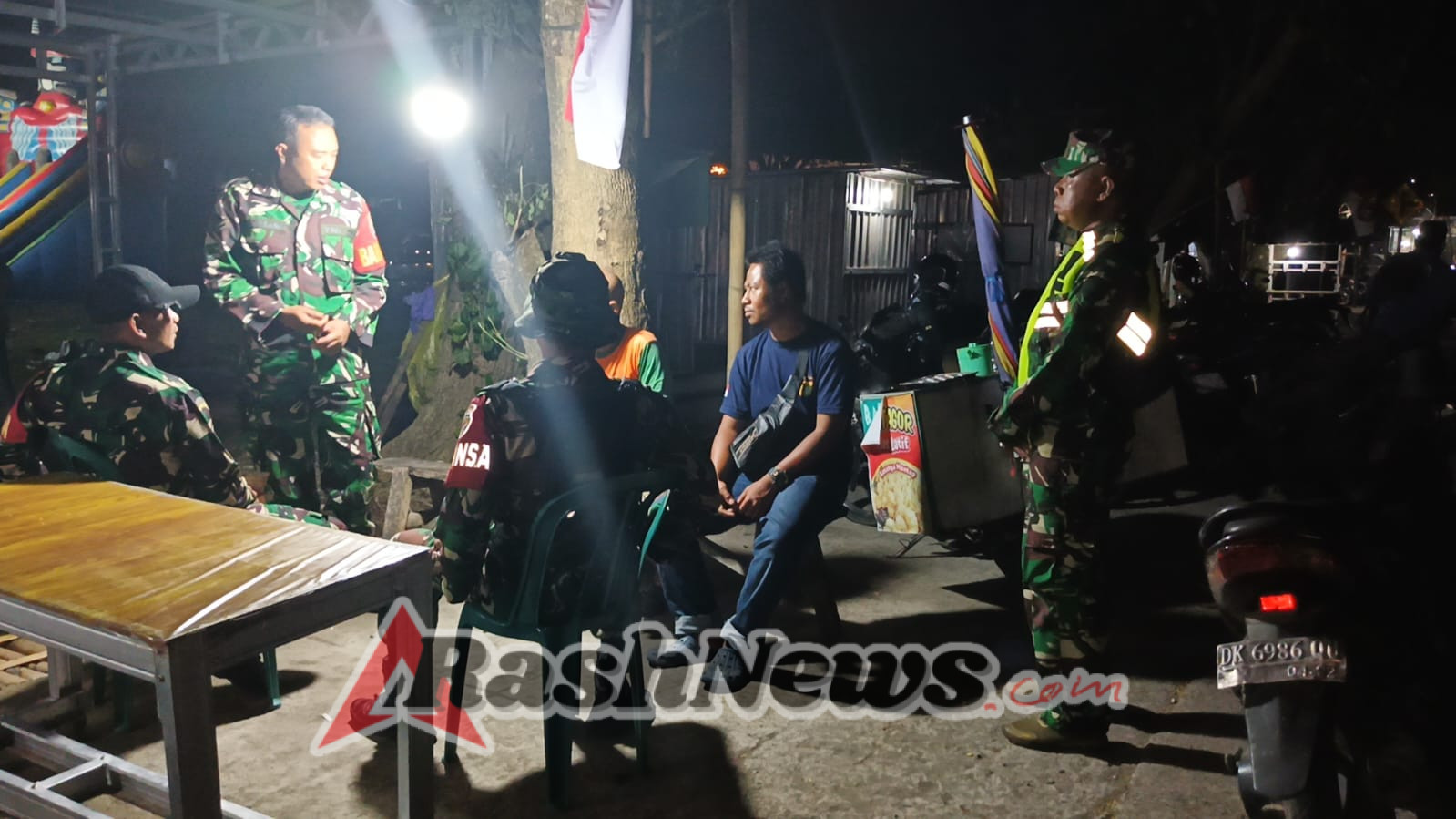 ‎Babinsa dan Warga Suangi Perkuat Sinergi Jaga Kamtibmas di Sakra