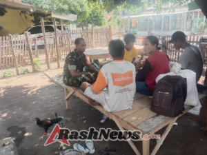 Bersama Warga, Babinsa Ajak Budayakan Hidup Bersih dan Hidup Rukun